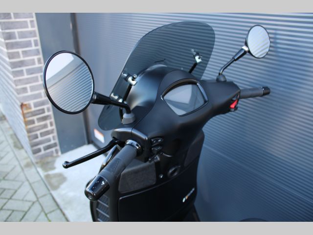 piaggio - gts-touring-300