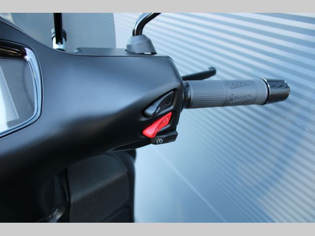 piaggio - gts-touring-300