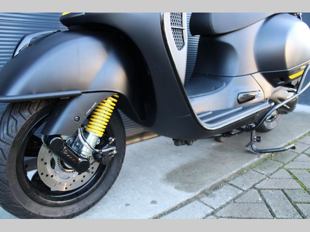 piaggio - gts-touring-300