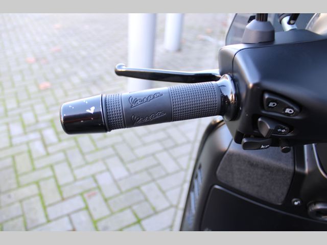 piaggio - gts-touring-300