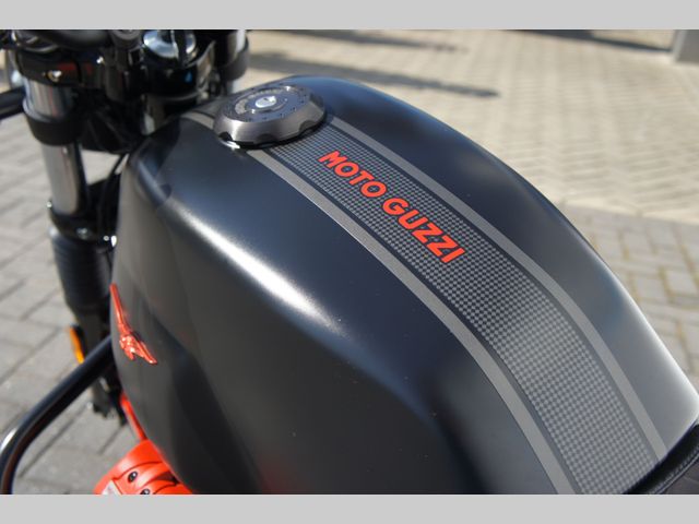 moto-guzzi - v-7-iii-carbon
