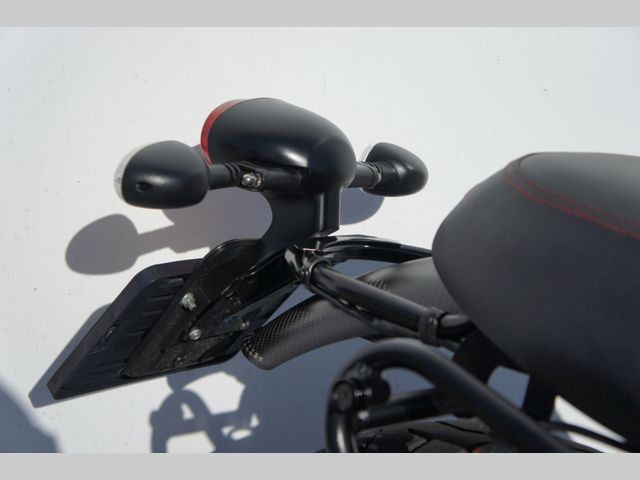 moto-guzzi - v-7-iii-carbon