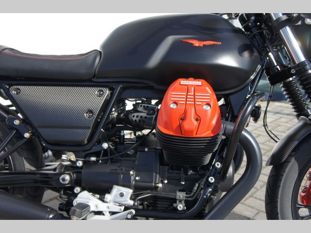 moto-guzzi - v-7-iii-carbon