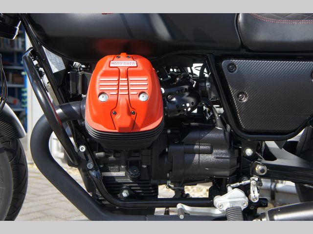 moto-guzzi - v-7-iii-carbon