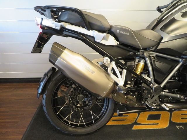 bmw - r-1250-gs-triple-black