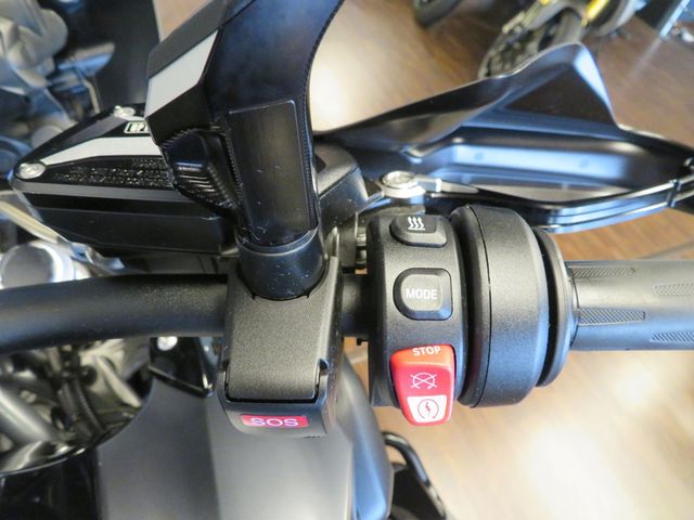 bmw - r-1250-gs-triple-black