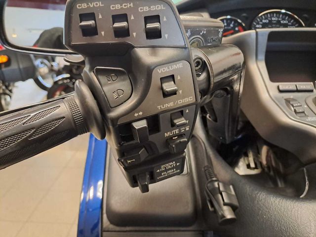 honda - gl-1800-goldwing-abs