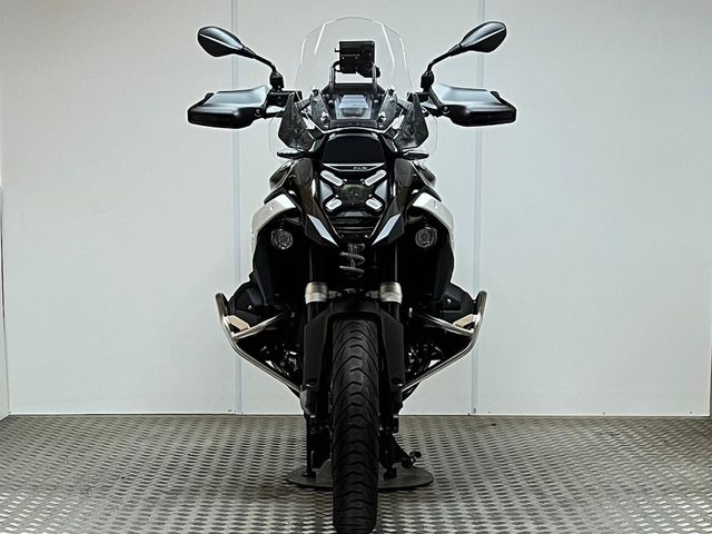 bmw - r-1300-gs-triple-black