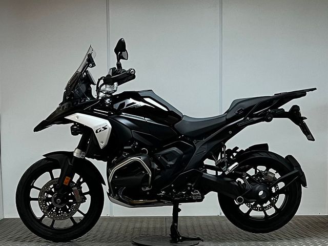 bmw - r-1300-gs-triple-black