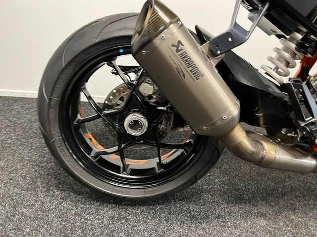 ktm - 1290-super-duke-r