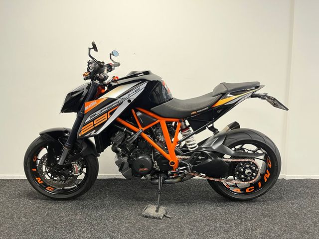 ktm - 1290-super-duke-r