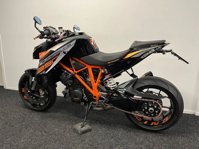 ktm - 1290-super-duke-r