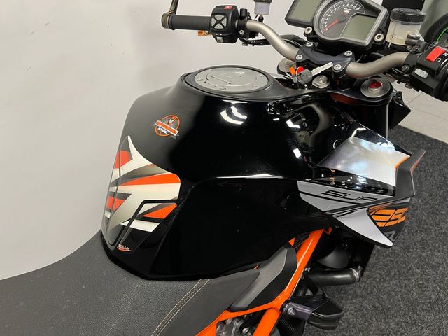 ktm - 1290-super-duke-r