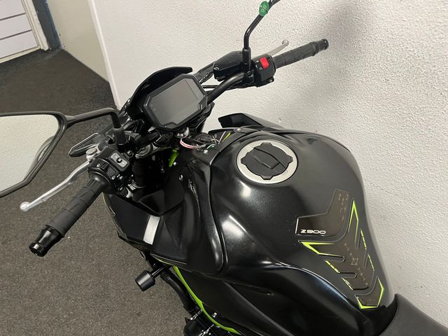 kawasaki - z900