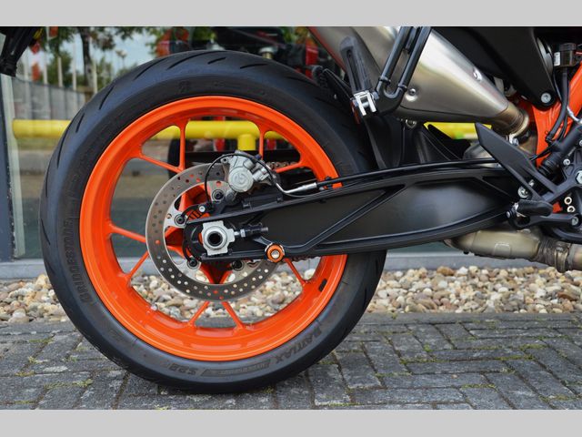ktm - 890-duke-r