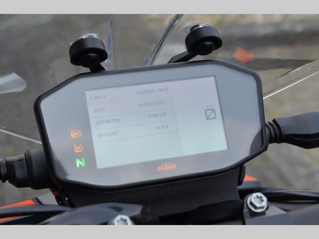 ktm - 890-duke-r