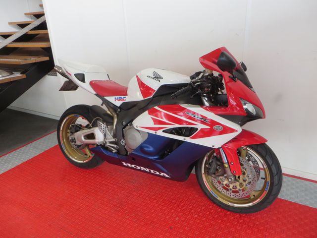 honda - cbr-1000-rr-fireblade