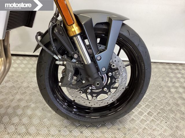 suzuki - gsx-8t