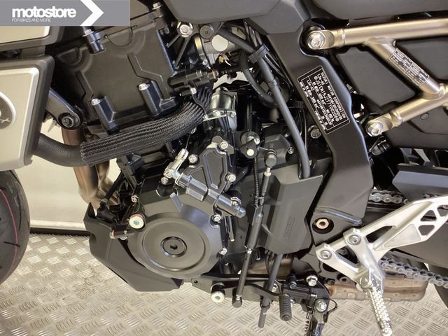 suzuki - gsx-8t