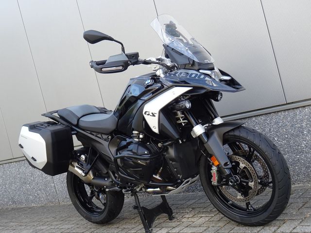 bmw - r-1300-gs-triple-black