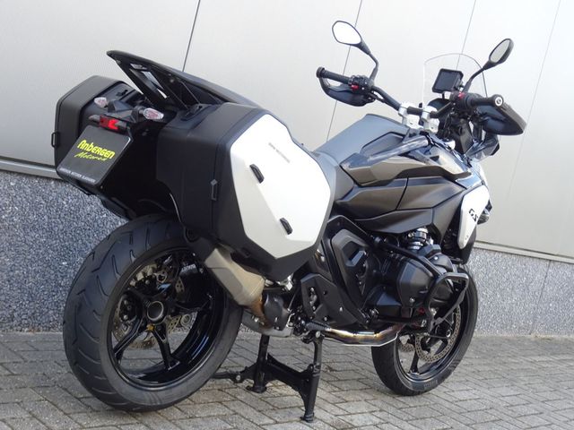 bmw - r-1300-gs-triple-black