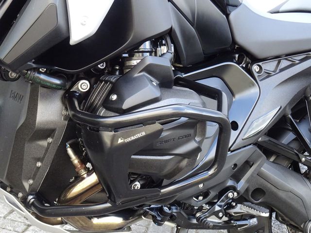 bmw - r-1300-gs-triple-black