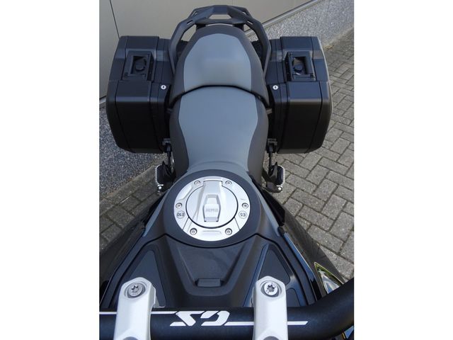 bmw - r-1300-gs-triple-black