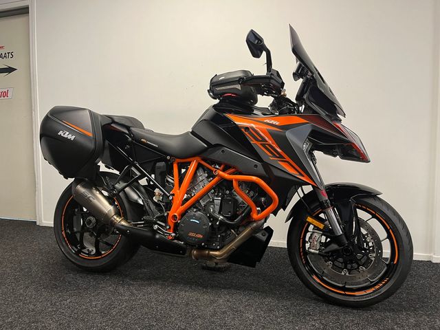 ktm - 1290-super-duke-gt