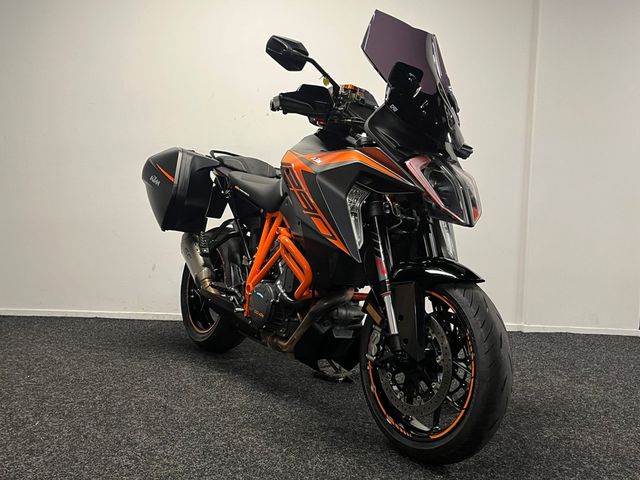 ktm - 1290-super-duke-gt