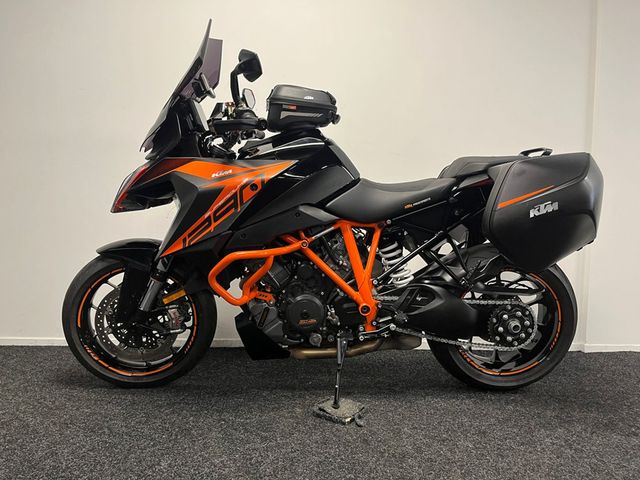 ktm - 1290-super-duke-gt