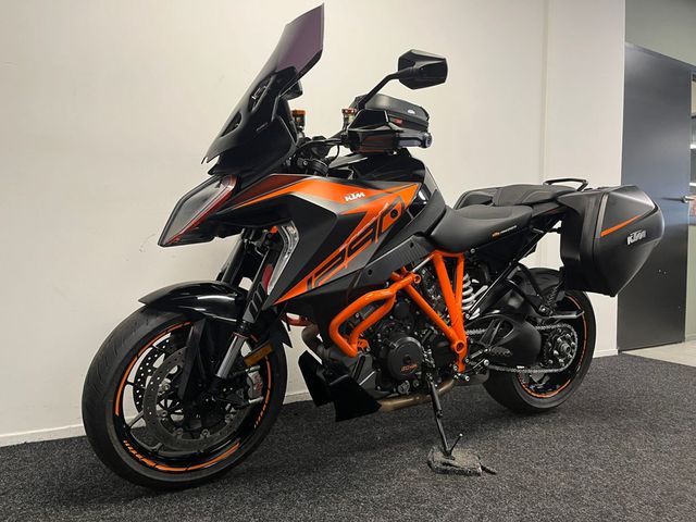 ktm - 1290-super-duke-gt