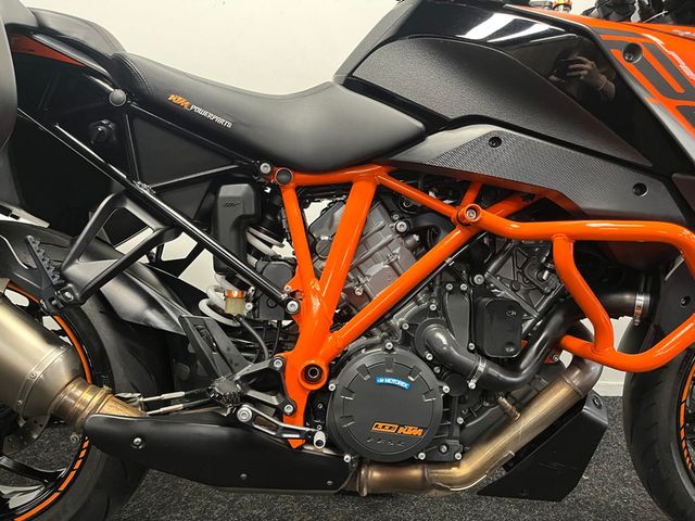 ktm - 1290-super-duke-gt