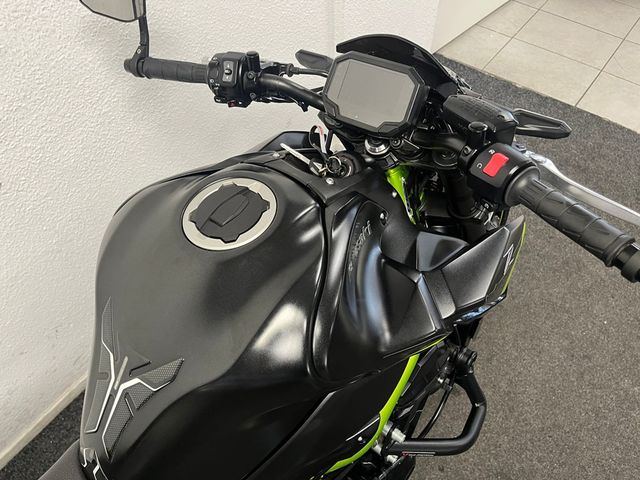kawasaki - z900