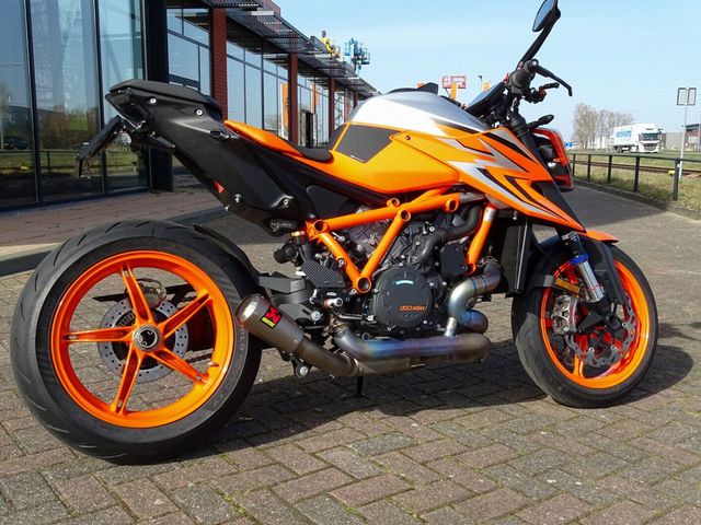 ktm - 1290-super-duke-r-evo