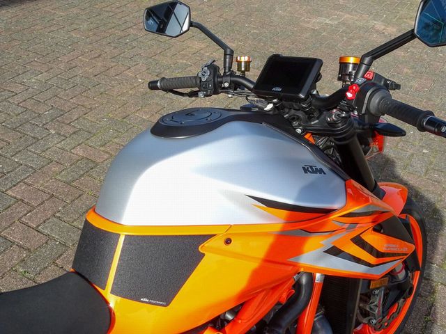 ktm - 1290-super-duke-r-evo