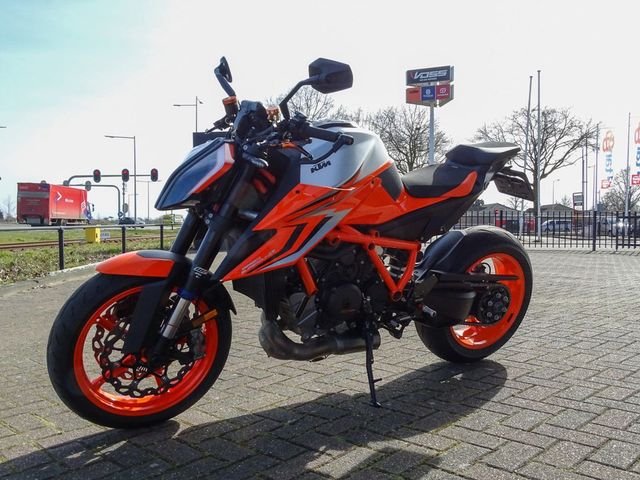 ktm - 1290-super-duke-r-evo