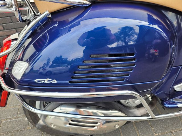 piaggio - gts-touring-300