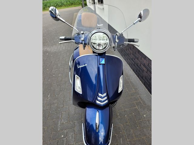 piaggio - gts-touring-300