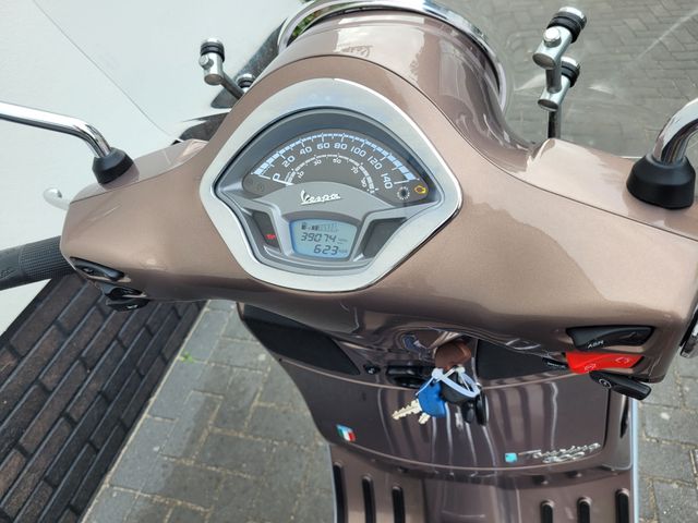 piaggio - gts-touring-300