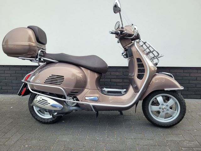 piaggio - gts-touring-300