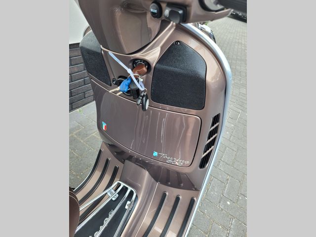 piaggio - gts-touring-300
