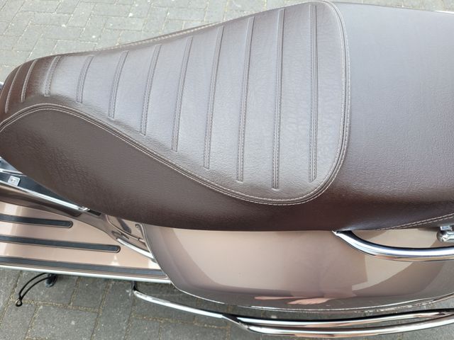 piaggio - gts-touring-300
