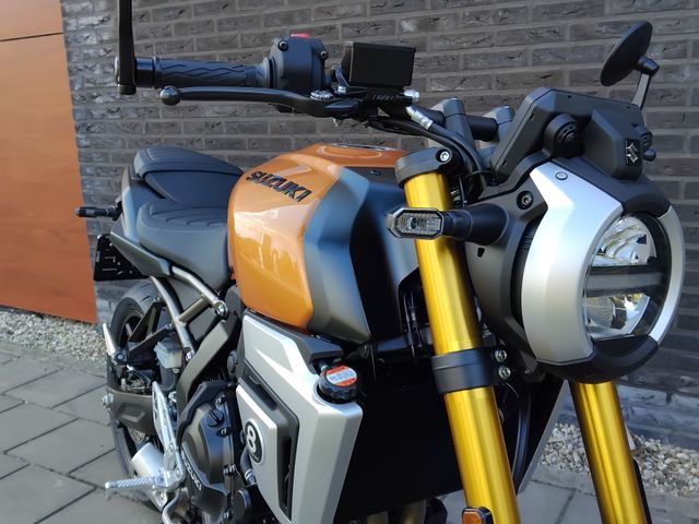 suzuki - gsx-8t