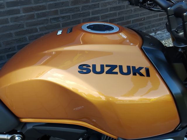 suzuki - gsx-8t
