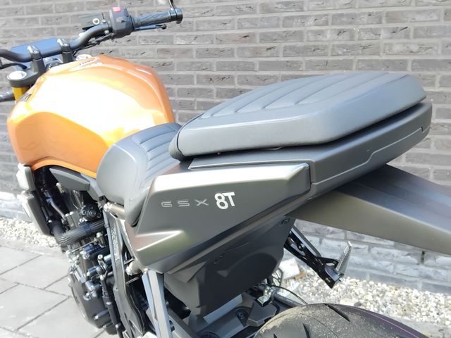 suzuki - gsx-8t