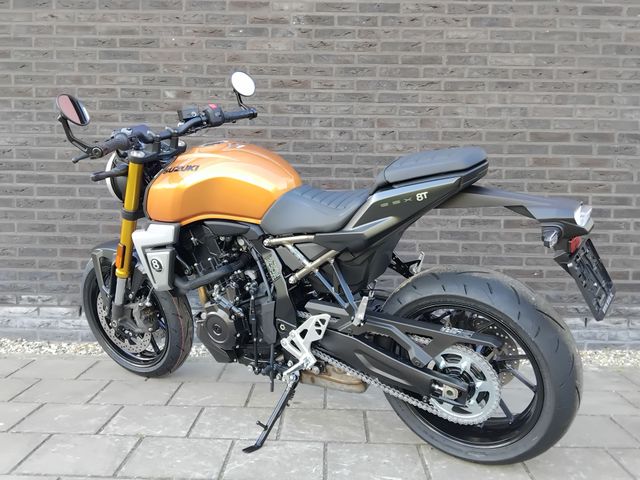 suzuki - gsx-8t