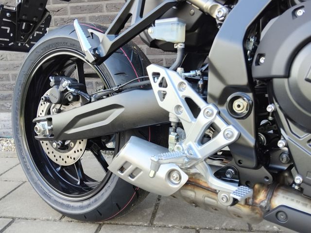 suzuki - gsx-8t