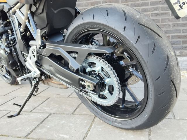 suzuki - gsx-8t