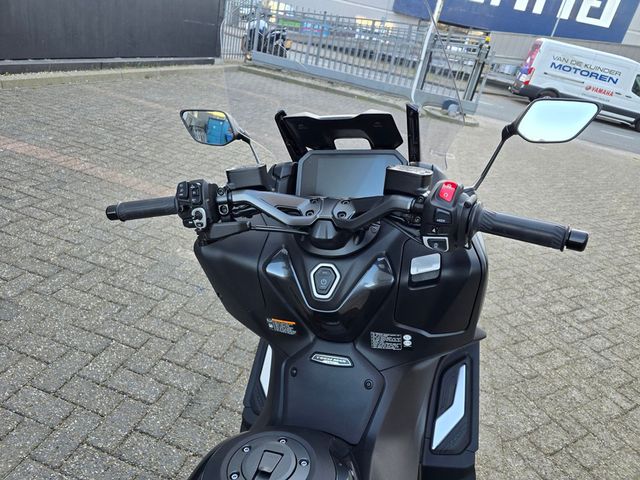 yamaha - tmax-tech-max-560