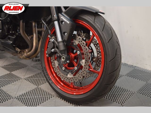 kawasaki - z900